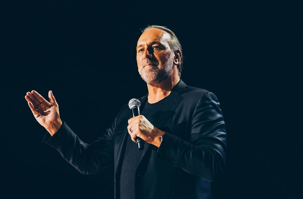 “Brian Houston’s Return to Ministry: Former Hillsong Leader Announces Online Church Launch in 2024”