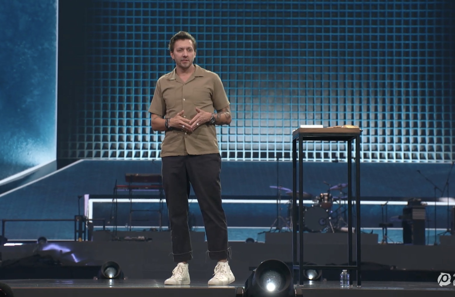 “Triumphing Over Personal Sufferings: Insights from Pastor Levi Lusko at Passion 2024”