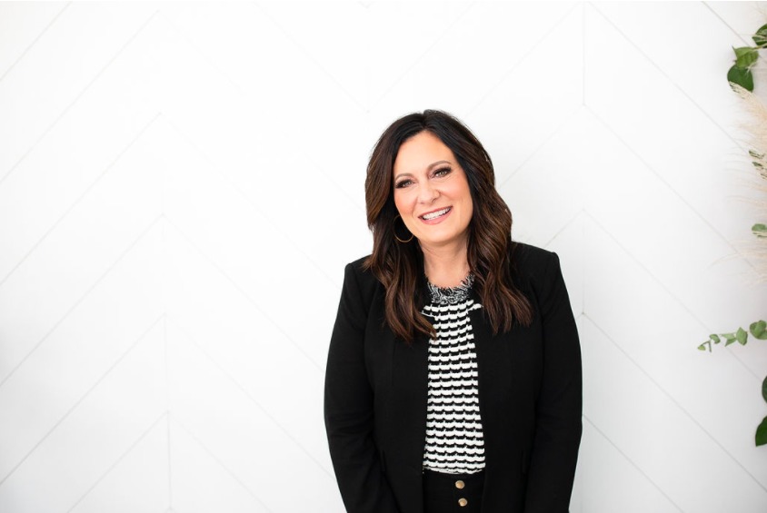 “Christian Author Lysa TerKeurst Embarks on a New Chapter: Remarriage after Turbulent Divorce”