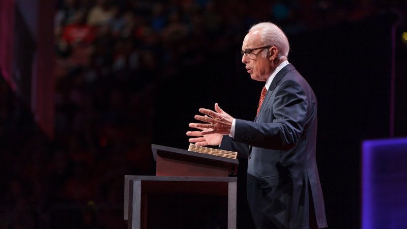 “Christian Nationalism and Politics: Pastor John MacArthur’s Perspective on Advancing God’s Kingdom”