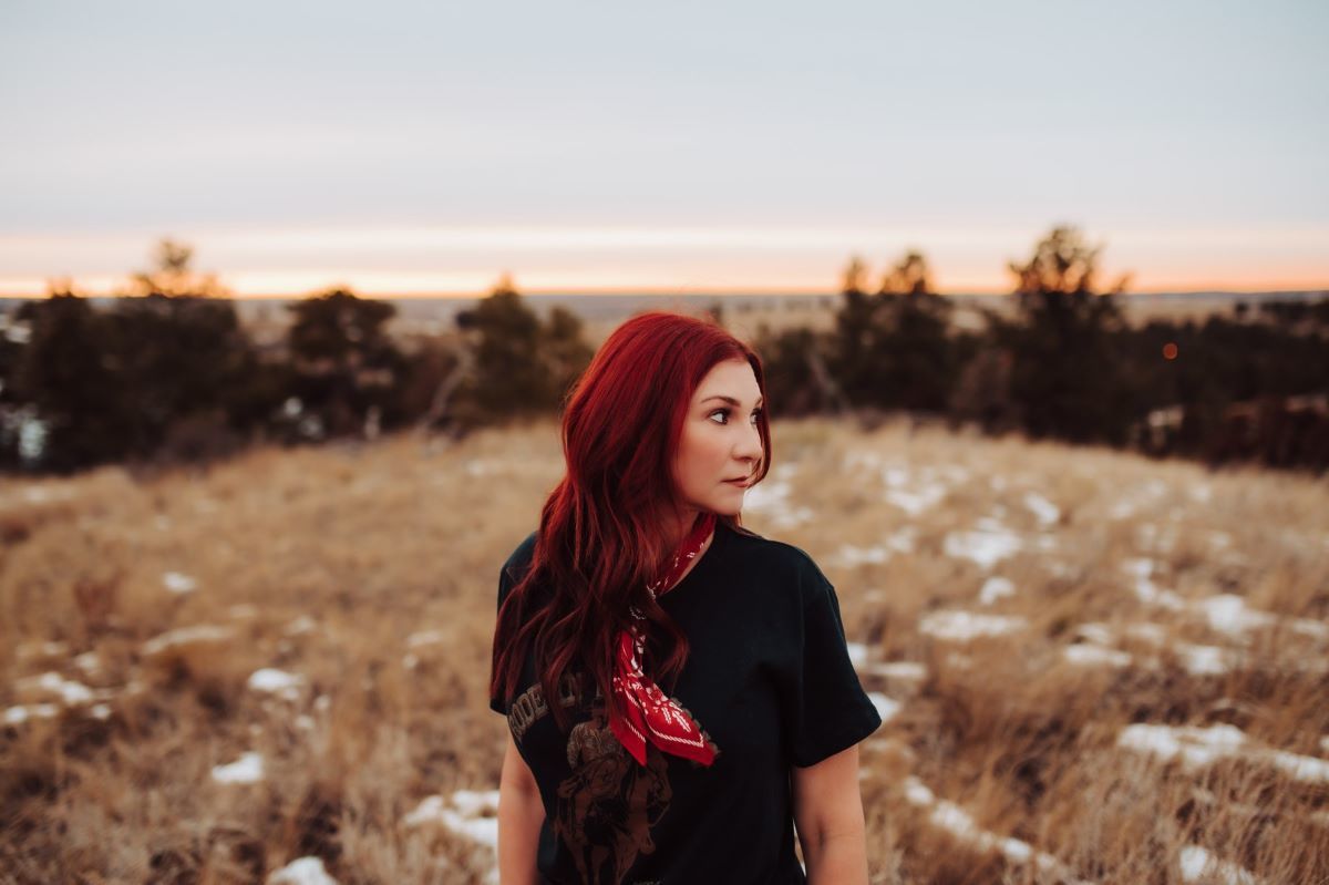 “Kim Walker-Smith: A Journey from Silent Retreat to Triumphant Return in Worship Music”